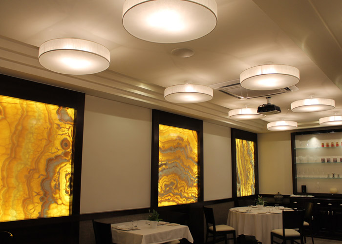 Restaurante con Plafones